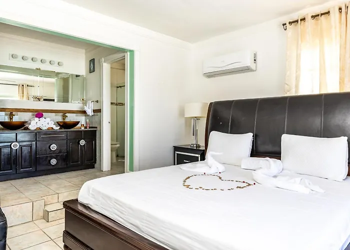 Secluded Escape, Ocean Views, Plunge Pool And Hot Tub, Overlooking Scenic Turquoise Waters