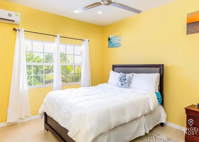 Charming Guest House Near Chalk Sound And The Beach